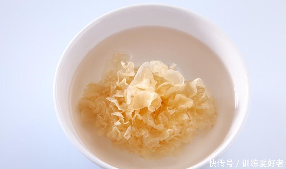 难怪|银耳先剪碎再泡发,还是先泡发再剪碎很多人弄反了,难怪不出胶