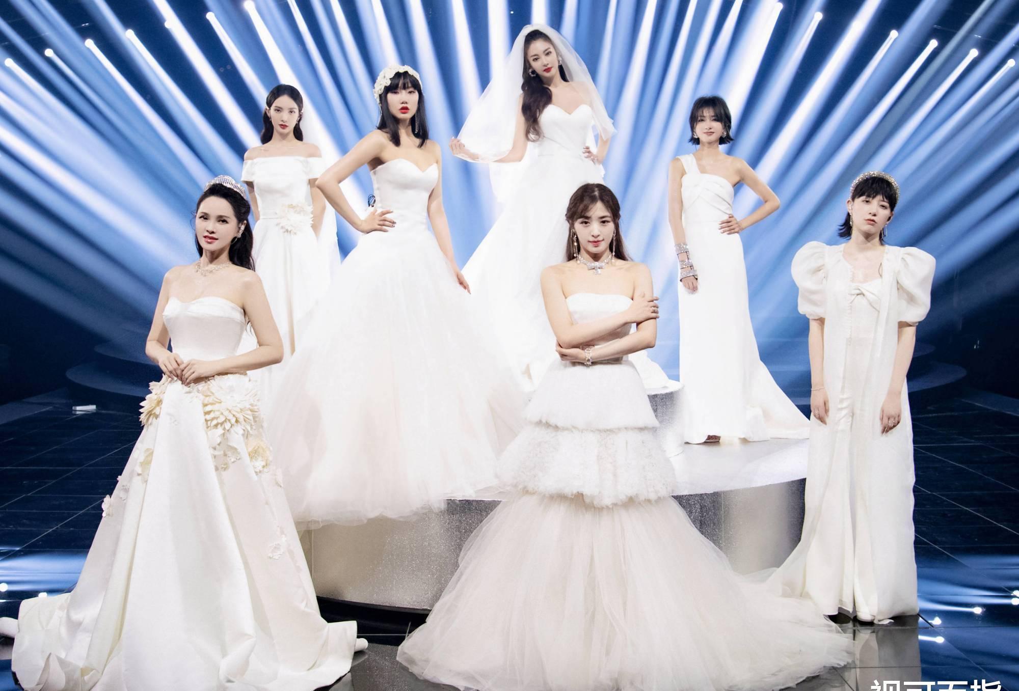  粉丝|《浪姐》起内讧？万茜和李斯两家粉丝因投票互撕，路人成遮羞布