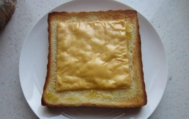 鸡蛋|鸡蛋火腿三明治,5分钟就能搞定的低脂早餐,早餐自己做