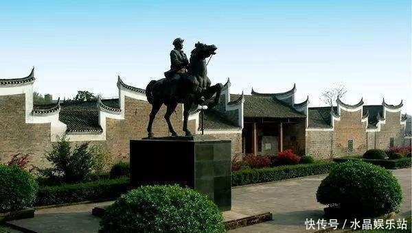 滕代远|他曾跟元帅平级，55年没有参加授军衔，临终仅留下两字遗言