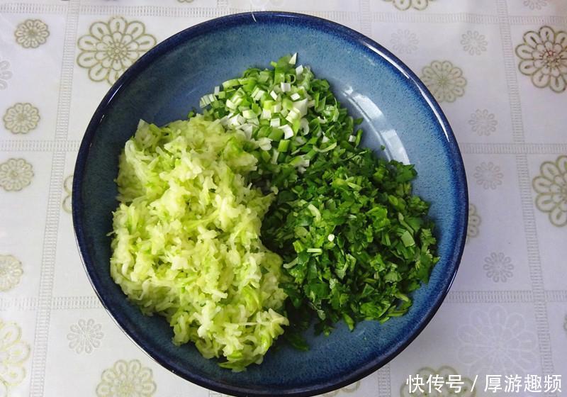 简单|早餐煎饺做这个馅,简单快捷最开胃,多汁鲜香,好吃不长胖