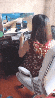 哥们|搞笑GIF:这个哥们估计是个强迫症患者吧