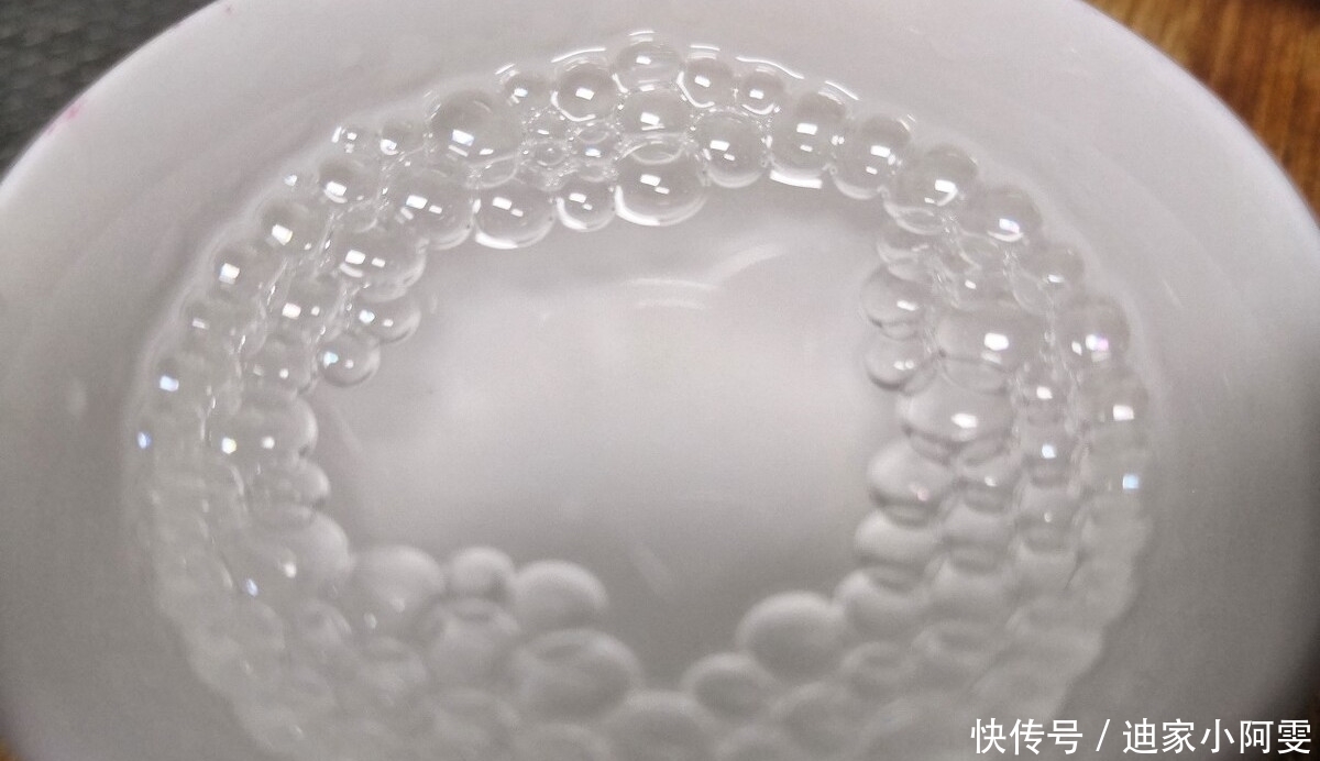 辨别|买白酒,如何分辨是粮食酒还是酒精勾兑酒?学会这几招,轻松辨别