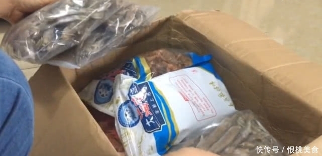 挺多|女子在拼多多上买“海鲜干货”,花了300元,开箱后:没发错?