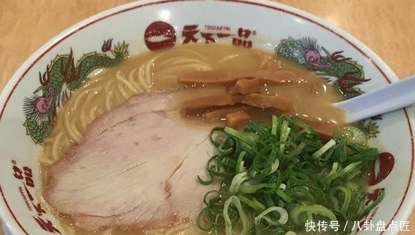 拉面里|中国吃货在日本吃拉面,只是嘱咐下老板多放肉,结果却傻眼了