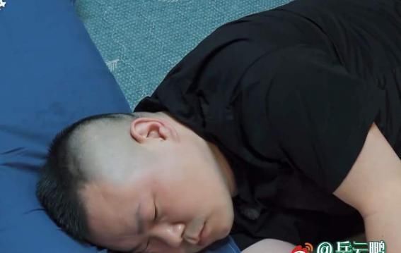 黄磊|他上《向往4》太克制烟瘾犯了找东西替代黄磊3字评论太贴切