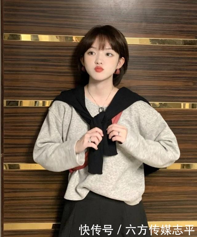 跟着|早秋就跟着博主穿卫衣，太洋气了吧！