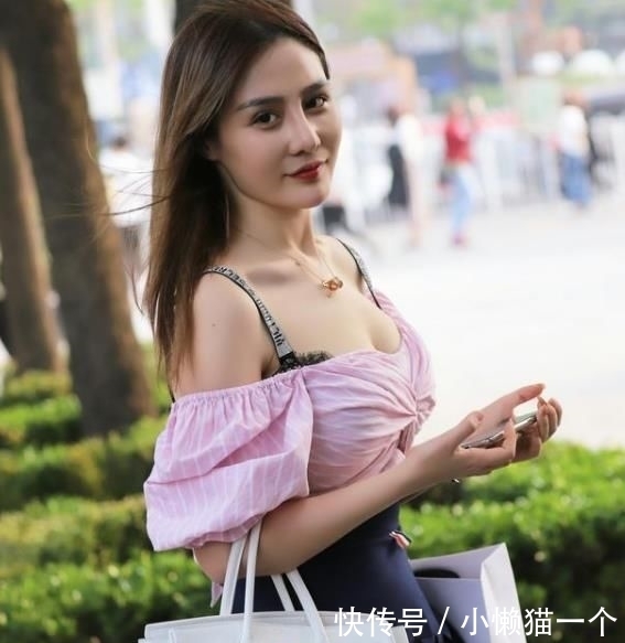 里学|街拍:爱情里学不会低头,也不喜欢将就