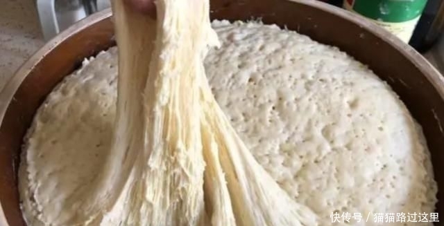 面粉|发面时别只会用白糖酵母,多加一点“它”10分钟就能发满盆