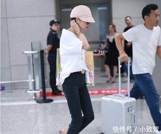 马伊|马伊琍离婚首现身,身材暴瘦状态差,脚踩拖鞋手腕带十几条大金链