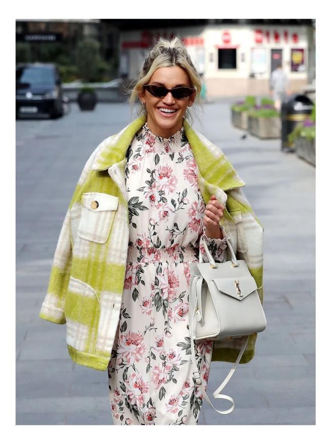  潇洒|2020年第一条长裙，要像戚薇张柏芝的一样潇洒