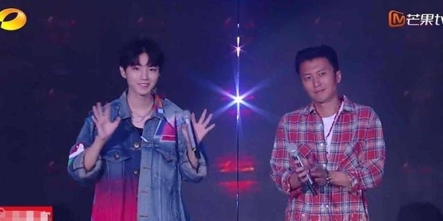 迪丽热巴跟|《快本》许凯要求坐在吴昕跟迪丽热巴中间,吴昕的回应暴露了情商