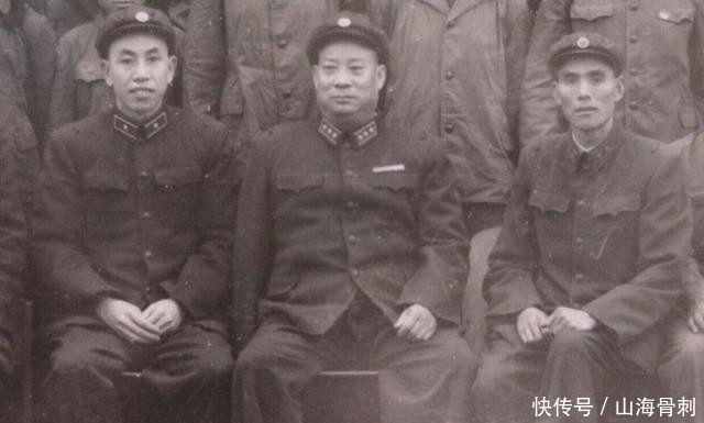 西南军区|这军区一分为三成立三个大军区,两个副职和一个军长成大军区司令