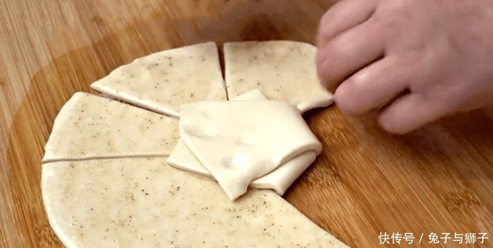 做法|面粉别再蒸馒头了,试试此做法,好吃好看,暄软又劲道,全家爱吃