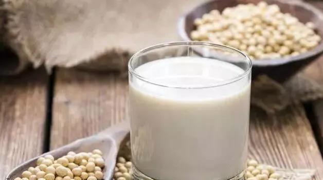 喝牛奶|常喝牛奶和常喝豆浆的人差多少?真相让你大吃一惊