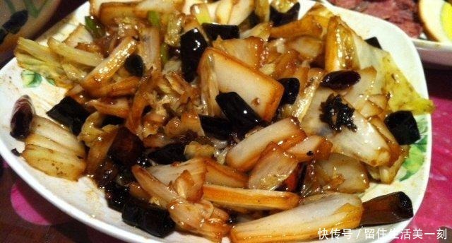 吃饭|在家请工友吃饭,老婆掌厨做的菜,端上桌工友看了扭头就走