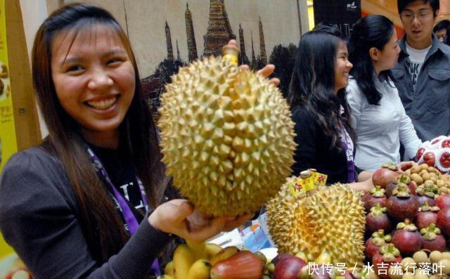  无果|在泰国看到这种榴莲最好别买，导游多次暗示无果，游客买完就后悔