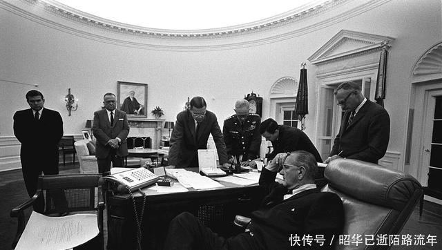  黑人|1967年底特律暴乱：美国总统派军队镇压，43人死亡，7200人被捕