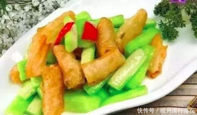 油条|丝瓜加两根油条,清香爽口,夏天吃起来清爽开胃,下饭又解馋!