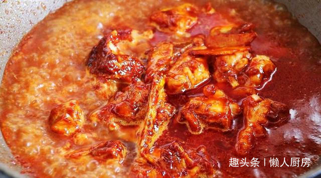 配上|想吃肉了,做了一道土豆炖排骨,配上韩式辣酱,太下饭了