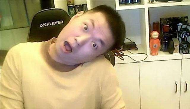 属性界面|S10入围赛这反人类的BP界面,LOL官方是不打算改了吗?