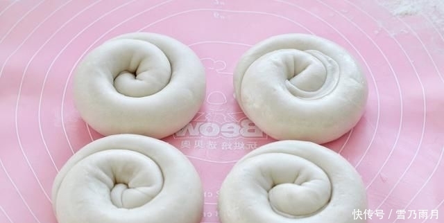 家常|家常烙饼最好吃的做法,掌握了这两个独家秘诀,烙出的饼皮酥内软