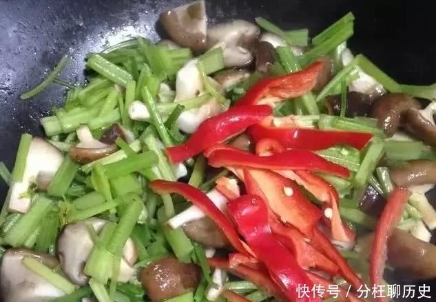 芹菜|芹菜和此物一起炒,清淡爽口,分分钟就可端上桌!