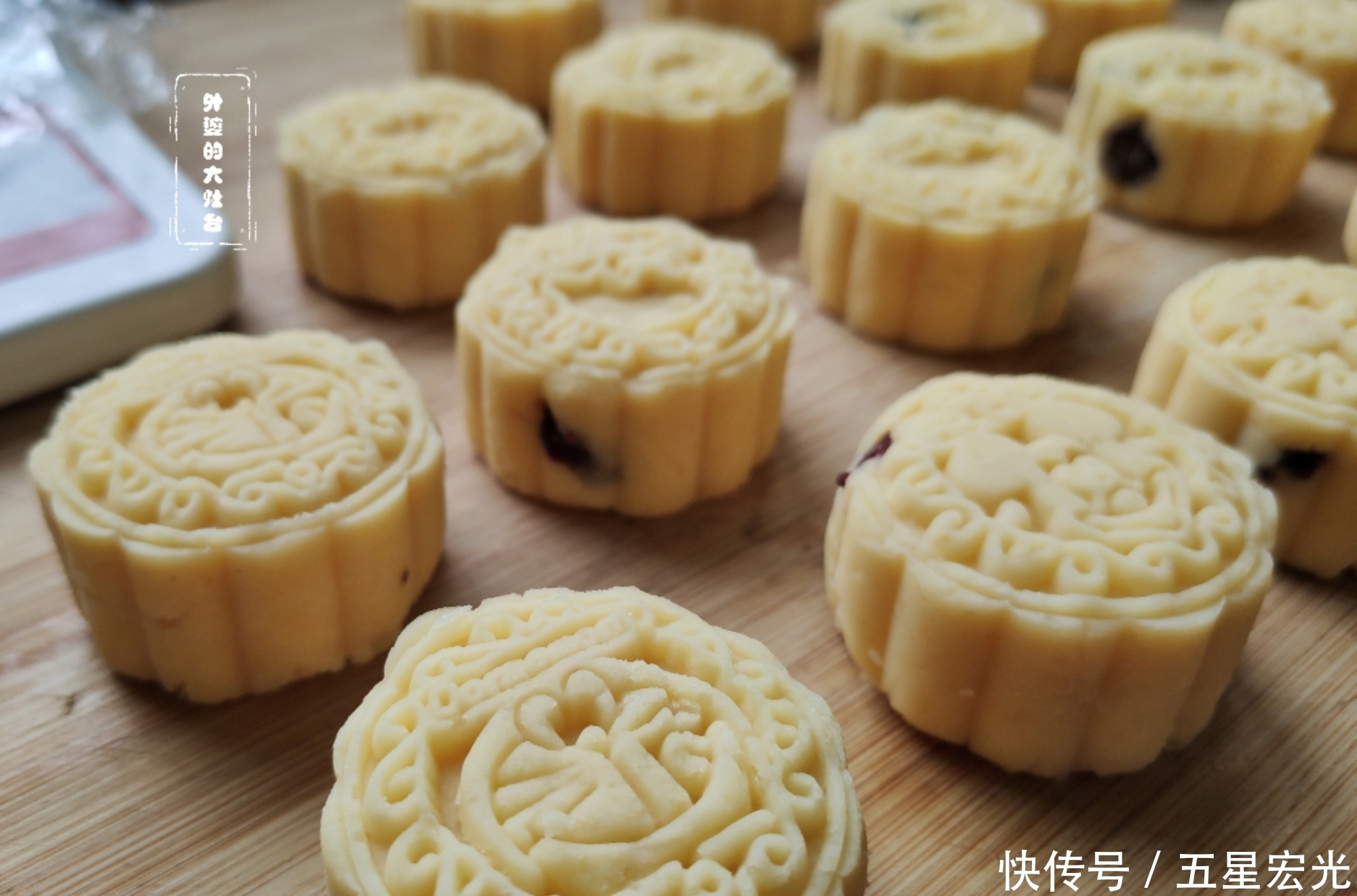 绿豆糕|入秋了,这美食抓紧吃,我家每年做上百个,香甜软糯,比糍粑好吃