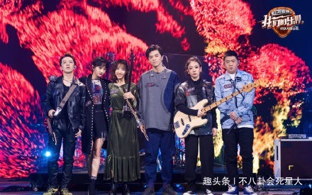 走红|十亿千金因《好声音》走红,被谢霆锋收徒,现变整容脸比亲妈显老