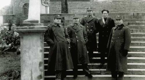 张灵甫|孟良崮战役,唯一拼死救援张灵甫的杂牌军悍将,一纵四个团被打光