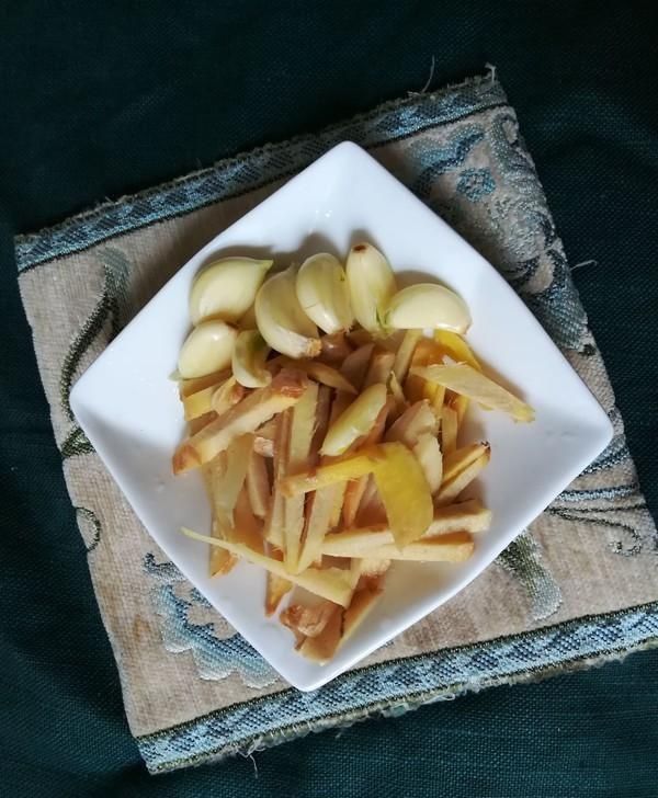 小心|不小心被鱼刺卡到喉咙,教你1招,比喝醋还好,让鱼刺自己跑出来