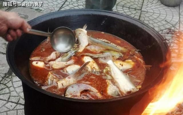 白酒|东北朋友请吃饭,三人只点一道菜,菜没吃完,白酒喝了3瓶,服气