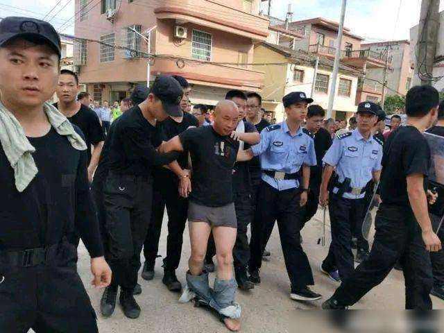 动作|扒掉曾春亮裤子，面对穷凶极恶，警察都有哪些战术动作制服犯人