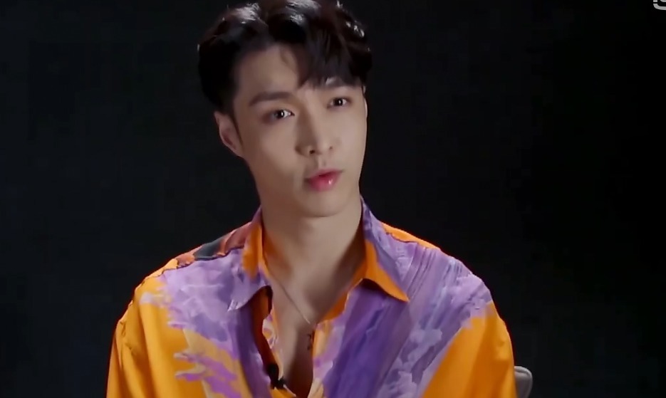  复古|《我是唱作人》预告，张艺兴复古造型抢眼，打“小抄”从小就会