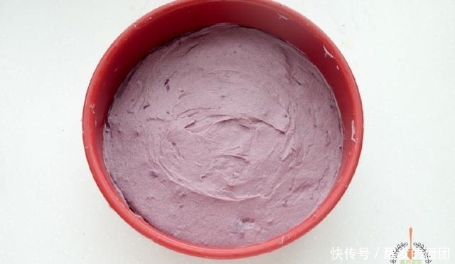 面团|家里有面粉一定要试试,上锅一蒸,柔软好吃,蛋糕一次成功!