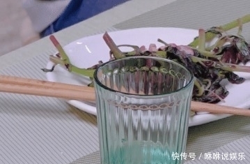  表情|郑爽减肥不吃荤菜，自己开小灶炒青菜，当她装盘时谭松韵表情亮了