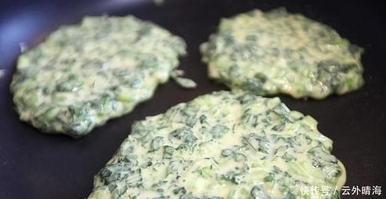 搅拌一下|家里早餐没有饭怎么办?教你做懒人鸡蛋饼,做法简单,营养美味