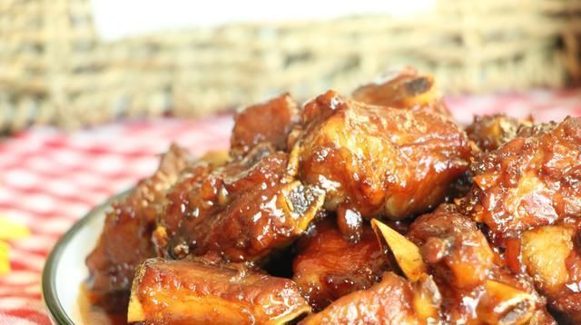 饭店|饭店的糖醋排骨为什么颜色红润掌握这个技巧,在家做好吃又好看