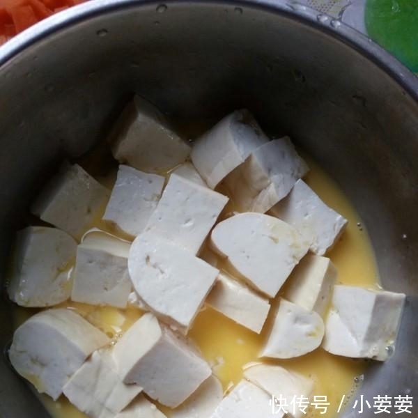 辣椒|豆腐不要直接下锅炸,加上2个鸡蛋,比吃肉还香,吃完上瘾还想吃