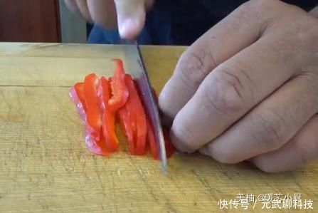 蟑螂|长得像巨型蟑螂的海鲜,日本大厨买到新鲜海虱,一刀下去不忍直视