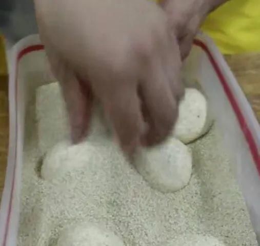 米粉|又大又圆的中空大麻团,只需水,糖和粘米粉三种食物就可做出去