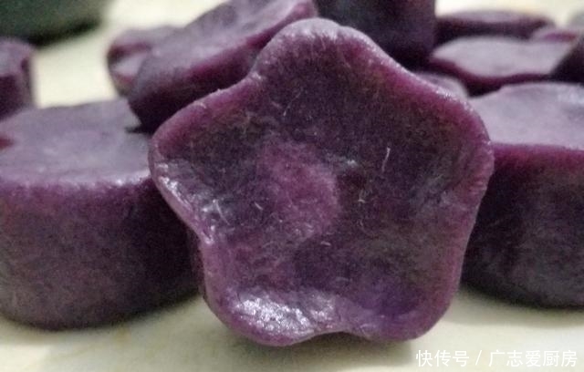 蒸锅|南瓜紫薯月饼花糕,一个蒸锅就能搞定,软糯营养,在家也能轻松做