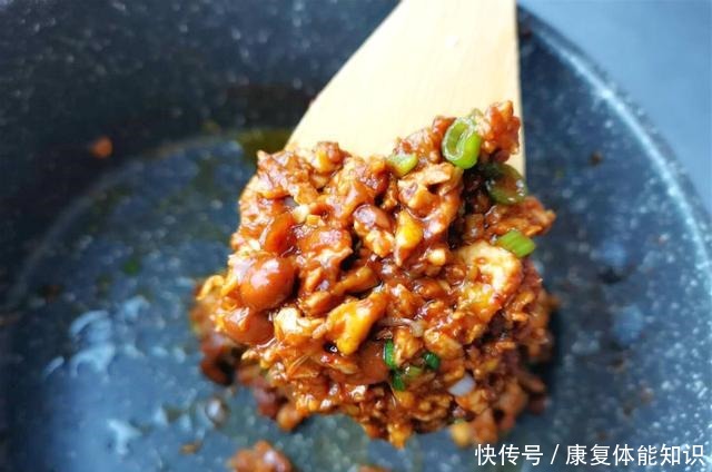 开胃|三伏天，吃猪肉羊肉不如吃它！3块钱做一大盘，开胃下饭，特过瘾