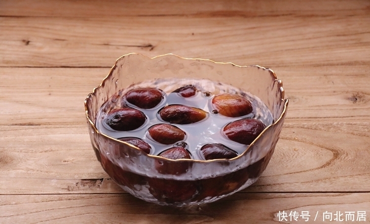 过些天|此水果正当季,维生素是葡萄的20倍,10块煮一锅,过些天就少了