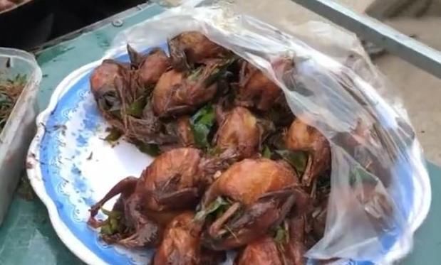 推车|大姐推车卖“罕见”小吃,12元一个,日卖上千个,邻摊傻子才吃