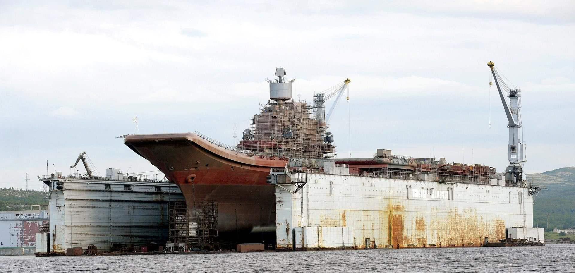  攻击|10万吨航母不造了？俄罗斯用攻击舰应急，背后原因实在让人心酸