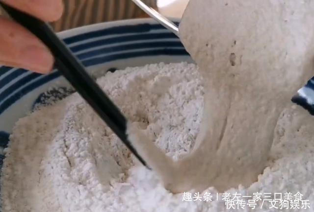 鸡蛋|花生米里加2个鸡蛋,居然这么好吃,不炒也不烙,好吃到停不下来