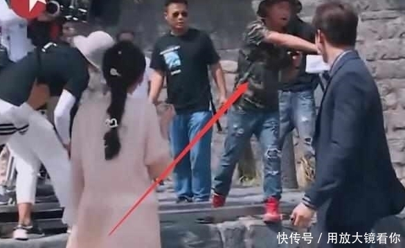  吓跑|极限挑战：从这些细节看出没剧本，误入别人剧组，黄磊也被吓跑！