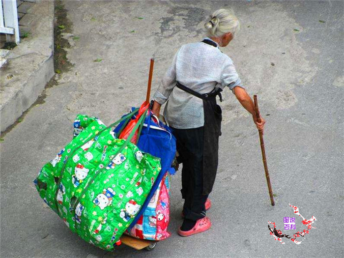  人心|寒了好人心：拾荒老人捡到巨款归还失主，失主一句话让人无奈