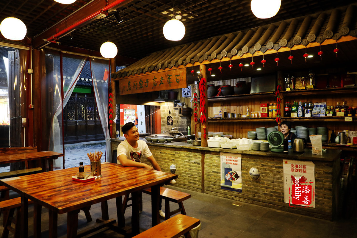 浇头|吃了这四家镇江代表性的网红面馆,基本就成了镇江锅盖面的全科生